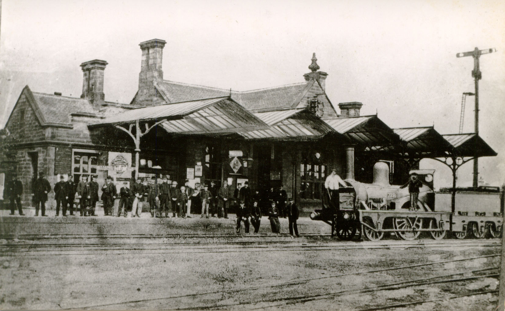 A photograph of a locomotive at Chesterfield station c.2867 with a crowd on the platform posing for the photographer